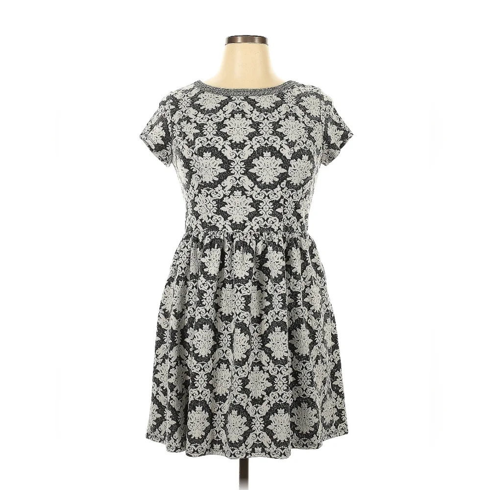 Fit and Flare dress - Picture 1 of 6